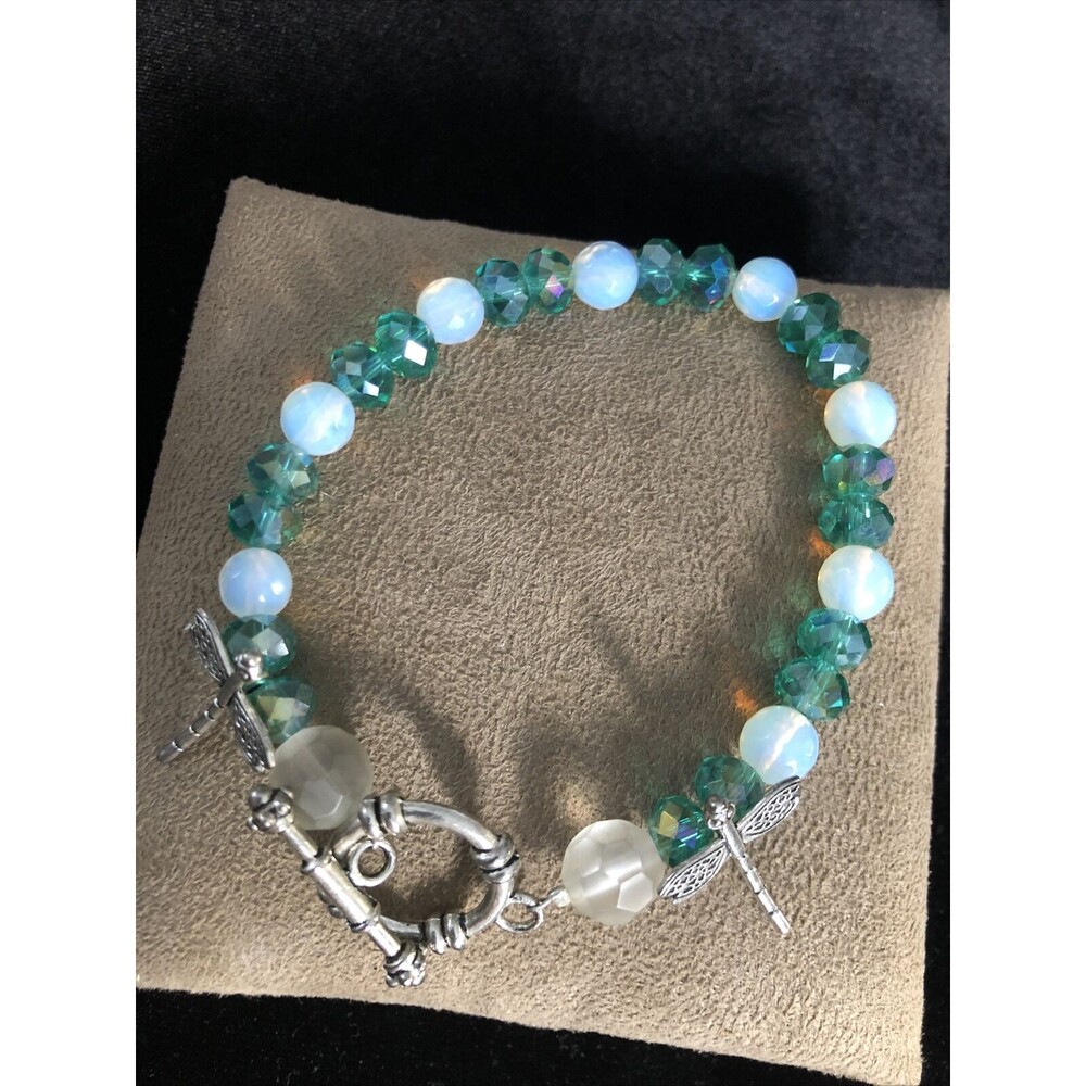 Artisan green crystal bead 8.5” bracelet with dragonflies and toggle closing